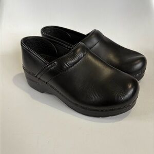 Dansko professional clog black leather size 35 platform slip on